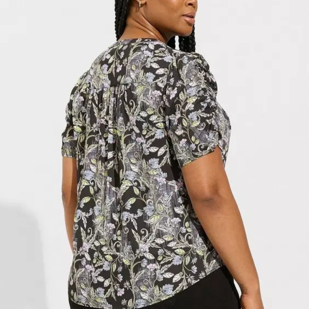 Harper Ruched Short Sleeve Floral Top - Picture 3 of 5